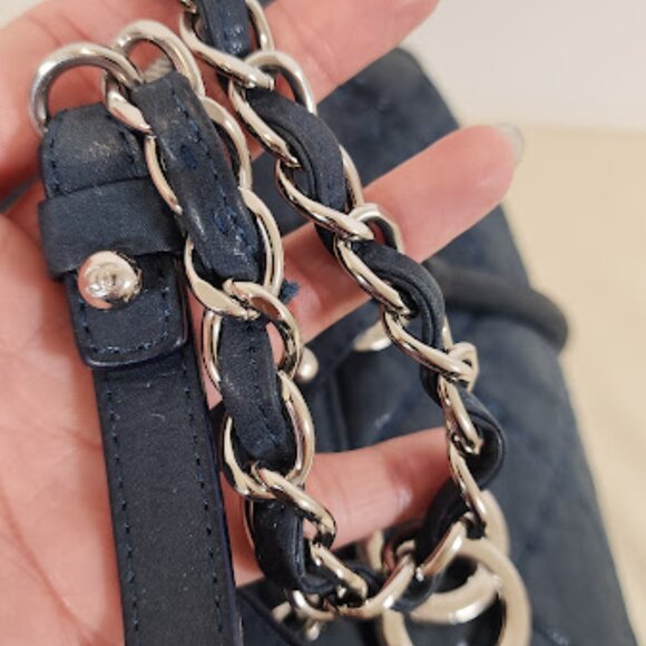 Chanel 2012 Iridescent Relax CC Bowling Bag/Baby duffle. Beautiful - Picture 9 of 16